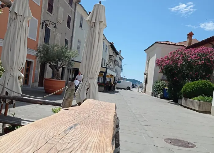 Blue Sails Izola, Old Center アパート *