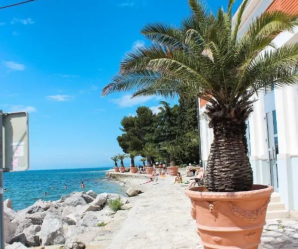 Blue Sails Izola, Old Center アパート *